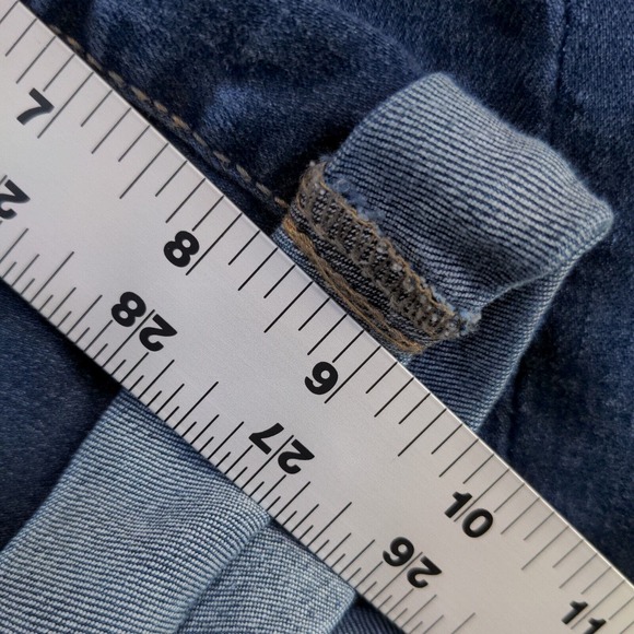 Time & Tru Women's Mid Rise Jean Shorts Blue Size 6 Distressed Cotton Blend - Picture 12 of 14